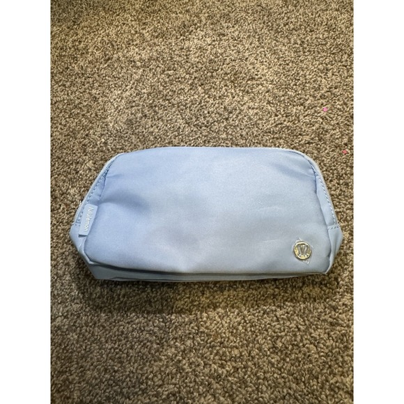 lululemon belt bag baby blue Watch Close up of the Everywhere on Amazon Live Designed for Casual Lululemon Everywhere Belt Bag Aero
